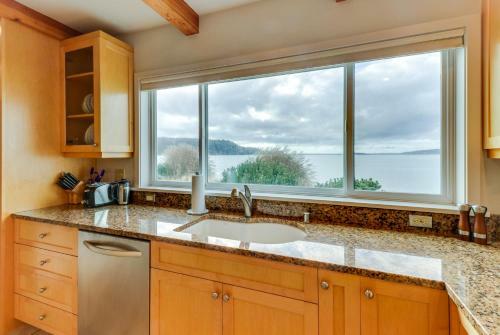 Camano Island Waterfront Modern Splendor