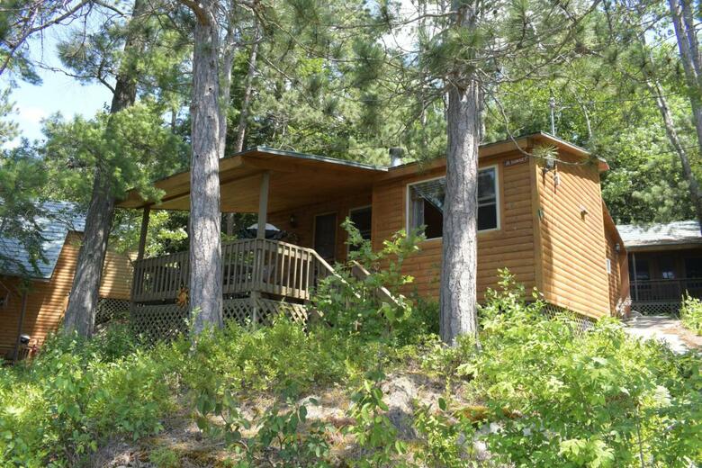 Motel Long Lake And Cottages Llc