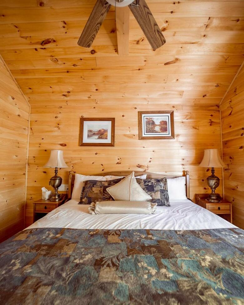 Motel Long Lake And Cottages Llc