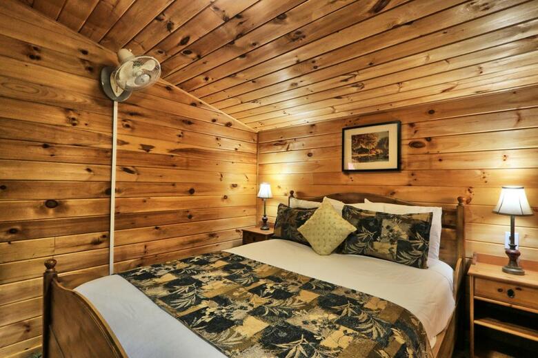 Motel Long Lake And Cottages Llc