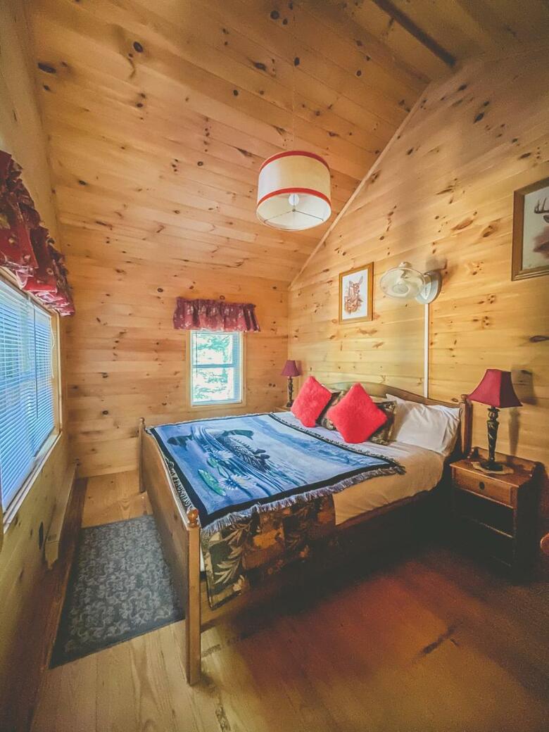 Motel Long Lake And Cottages Llc