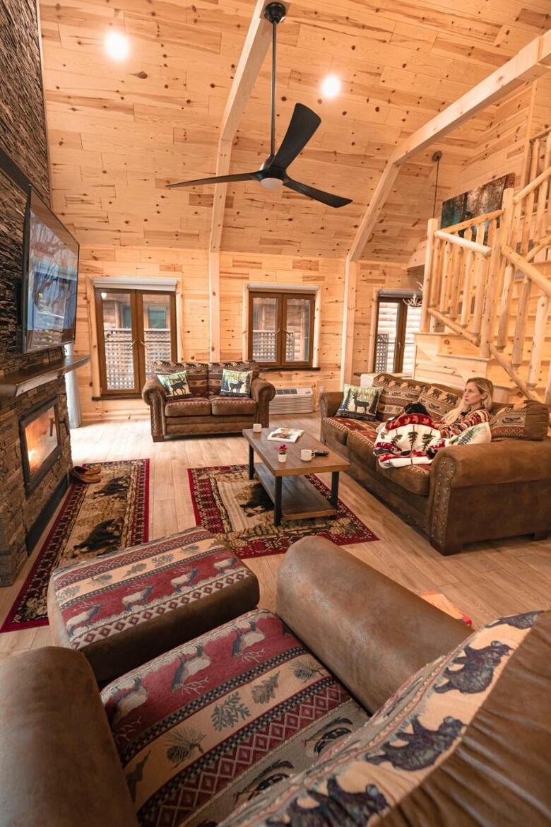 Motel Long Lake And Cottages Llc