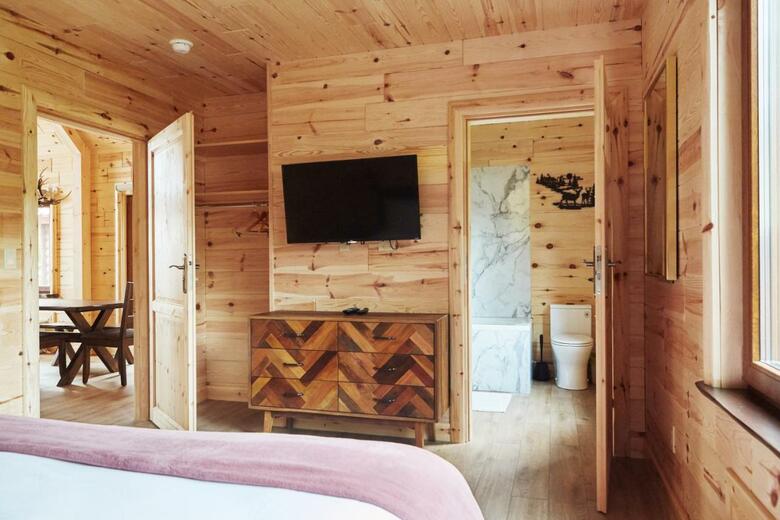 Motel Long Lake And Cottages Llc