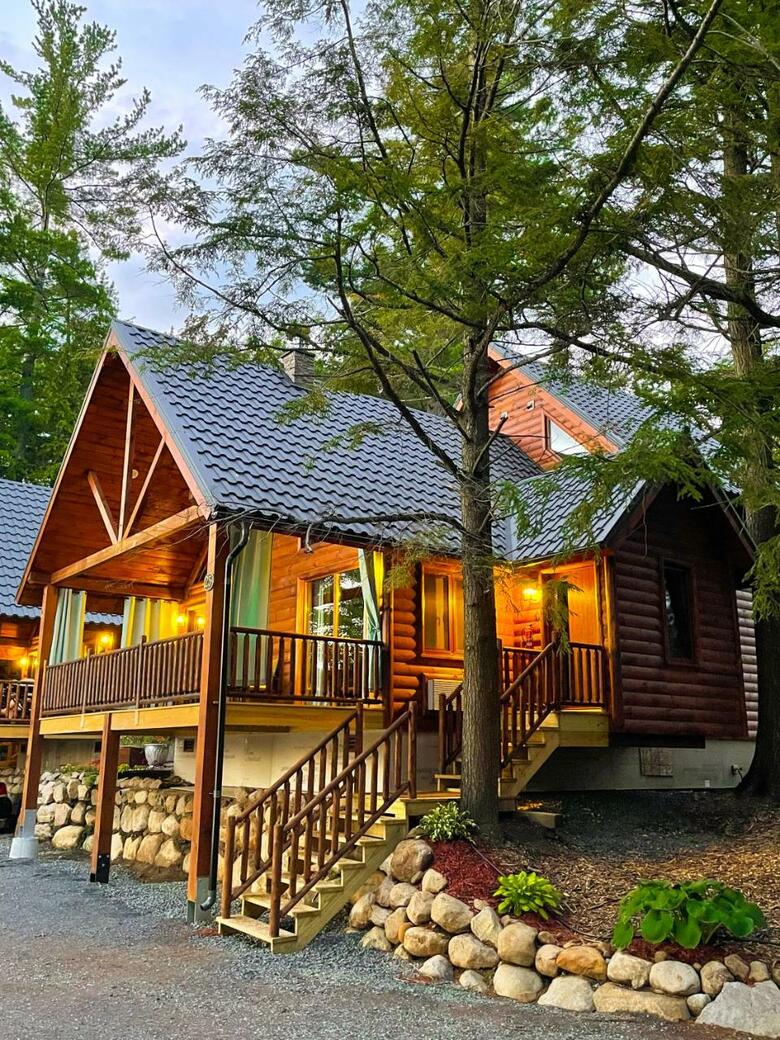 Motel Long Lake And Cottages Llc