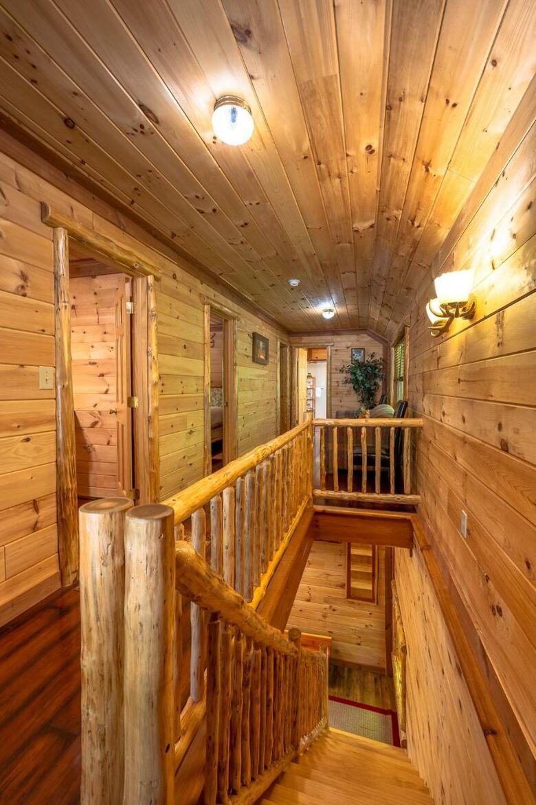 Motel Long Lake And Cottages Llc