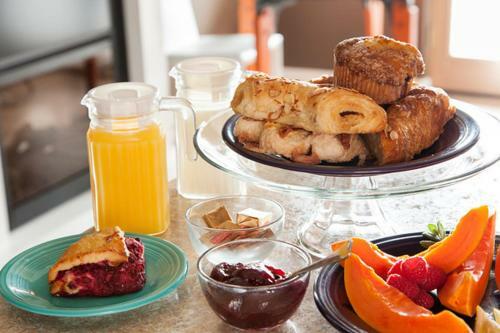 Three Tree Point Bed And Breakfast
