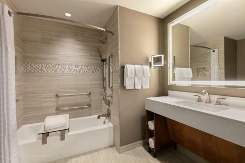 Hotel Embassy Suites By Hilton Berkeley Heights