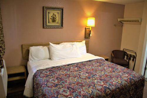 Plaza Motel