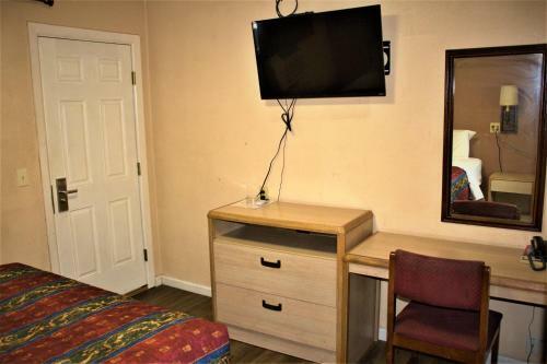 Plaza Motel