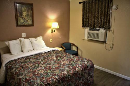 Plaza Motel