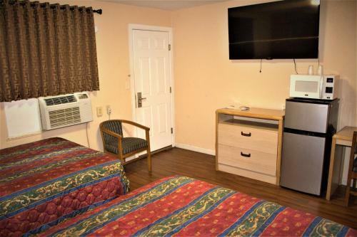 Plaza Motel