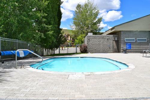 Meadowridge Retreat
