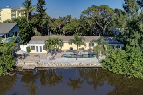 Peacock Bungalow - Right