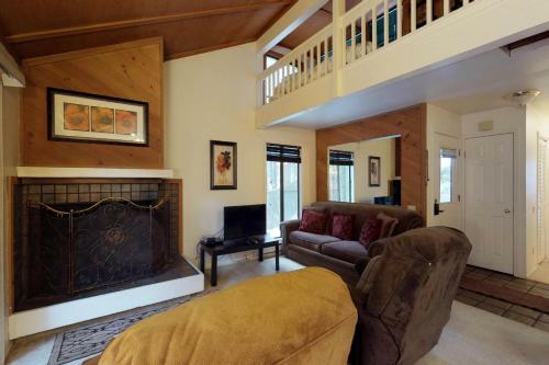 Shady Cove Condominium