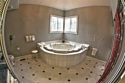 Hotel The Bertram Inn & Conf Ctr Trademark Collection By Wyndham