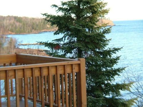 Hotel Cove Point Lodge
