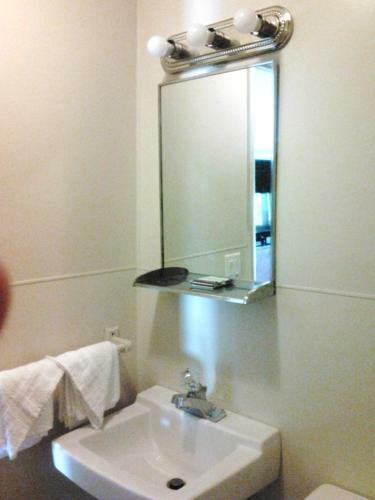 Hampton Motor Inn