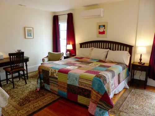 Bed & Breakfast Davis Square Inn