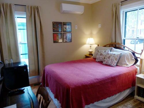 Bed & Breakfast Davis Square Inn