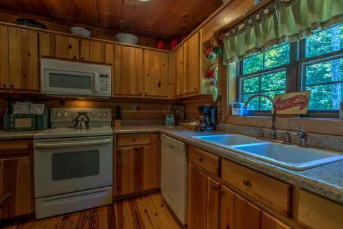 Hidden Pond Cabin