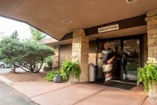 Hotel Spring Valley Inn