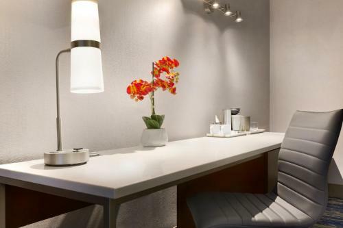 Delta Hotels By Marriott Detroit Metro Airport