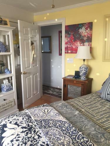 Bed & Breakfast Inn 38 Oak Bluff Circle