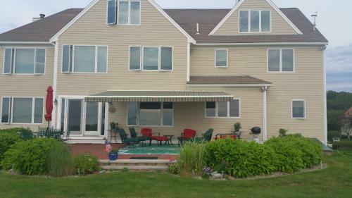 Bed & Breakfast Inn 38 Oak Bluff Circle