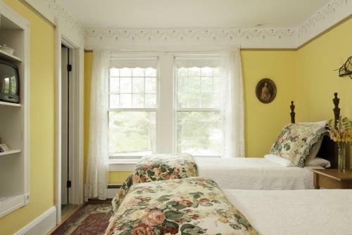 Bed & Breakfast Golden Stage Inn