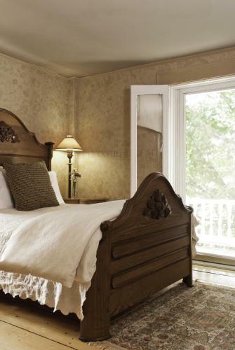 Bed & Breakfast Golden Stage Inn