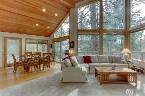 25 Topflite Ln