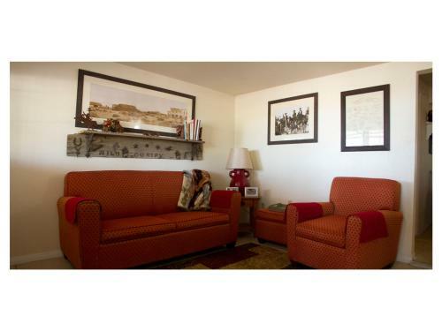 Cozy 2 Br On 4 Acres With Orchard