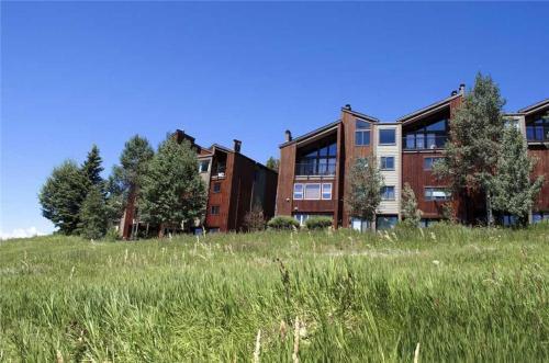 West Condominiums - W3433