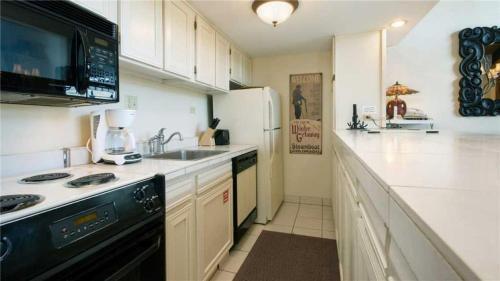 West Condominiums - W3433