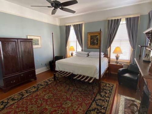 Bed & Breakfast Foley House Inn