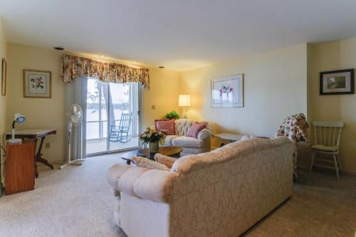 Selah Lakefront Retreat
