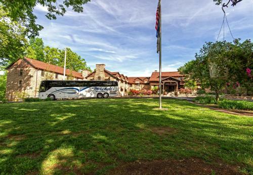 Lodge Cumberland Falls State Resort Park