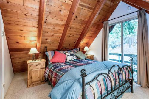Shaver Village Chalet
