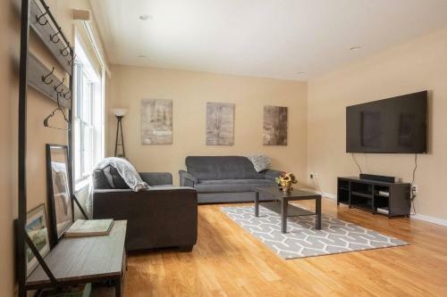 West Point Retreat 6 Bd 4 Ba