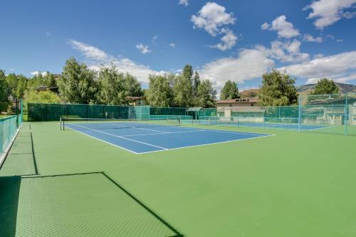 Single Level Ranch Condo In Elkhorn