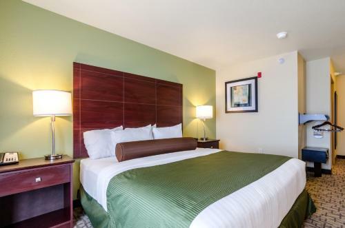 Cobblestone Hotel & Suites - Torrington