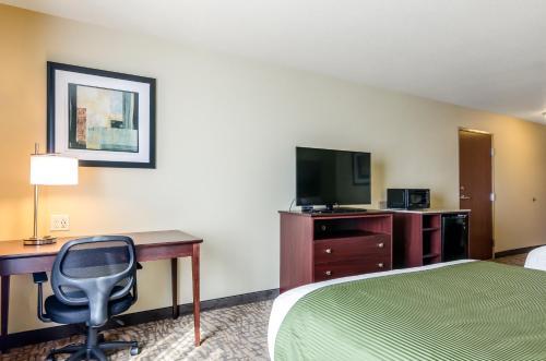 Cobblestone Hotel & Suites - Torrington