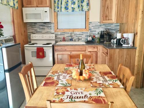 B&r Lakeside Cabins & Rvs Retreat