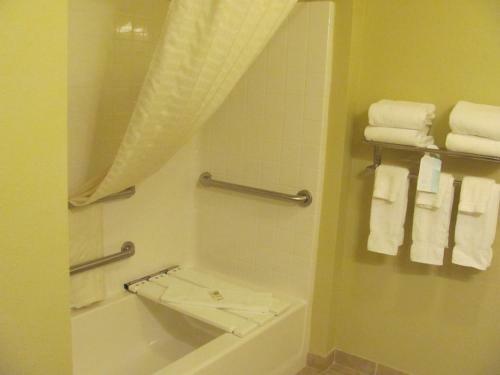 Hotel Cobblestone Inn & Suites - Ambridge