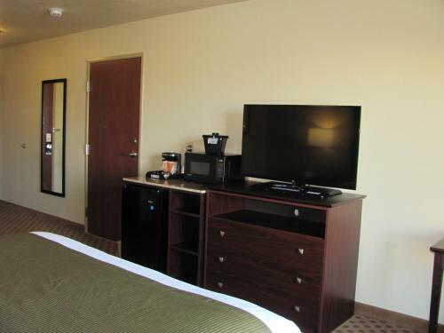 Hotel Cobblestone Inn & Suites - Ambridge