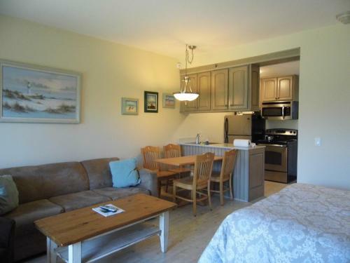 Hotel Windward Shores