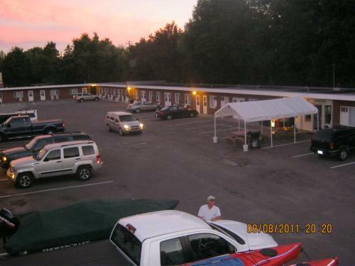 Motel Budget Host Crestview Inn