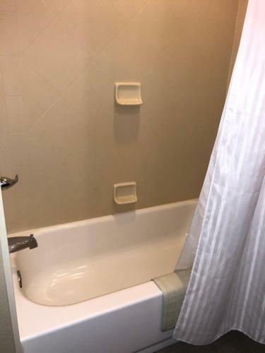 Hotel Countryview Inn & Suites