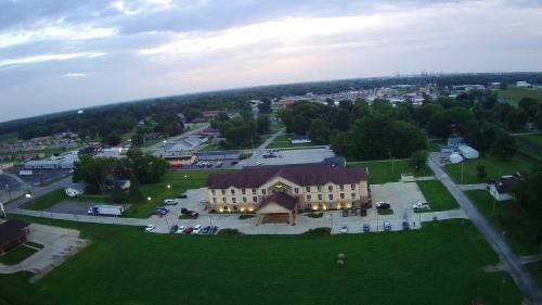 Hotel Countryview Inn & Suites