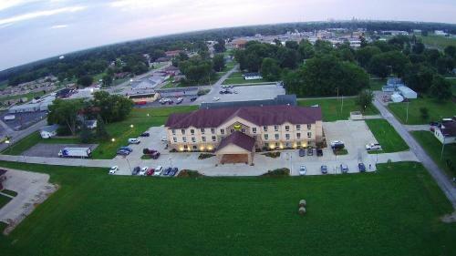 Hotel Countryview Inn & Suites